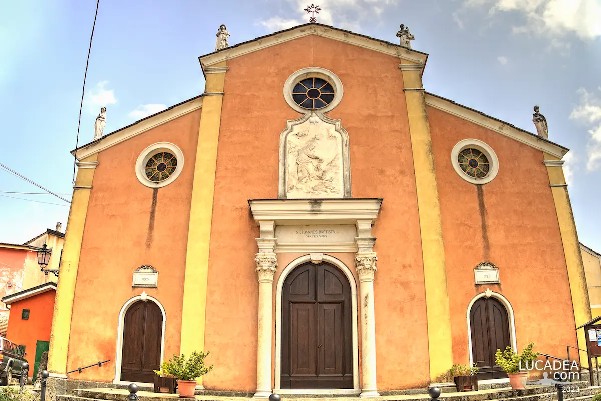 Facciata della chiesa di San Giovanni Battista a Mattarana nell'entroterra della Spezia