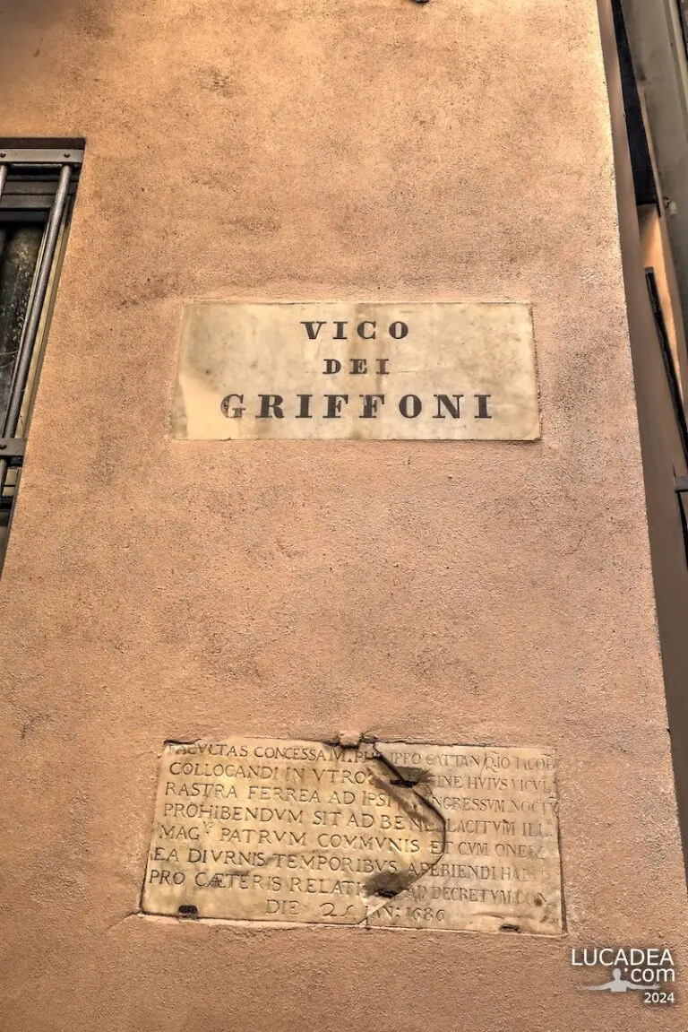 La lapide Vico dei Griffoni a Genova