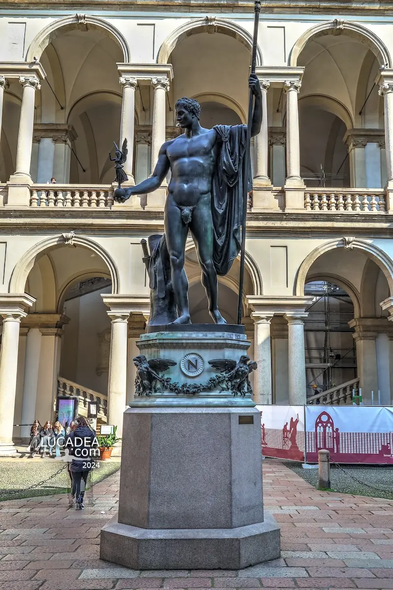Il Napoleone Bonaparte come Marte pacificatore nel giardino di Palazzo Brera a Milano
