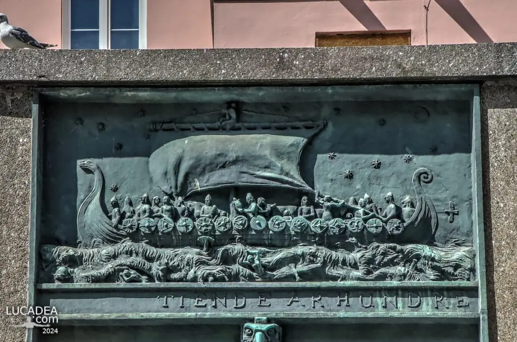 Il monumento ai marinai a Bergen in Norvegia