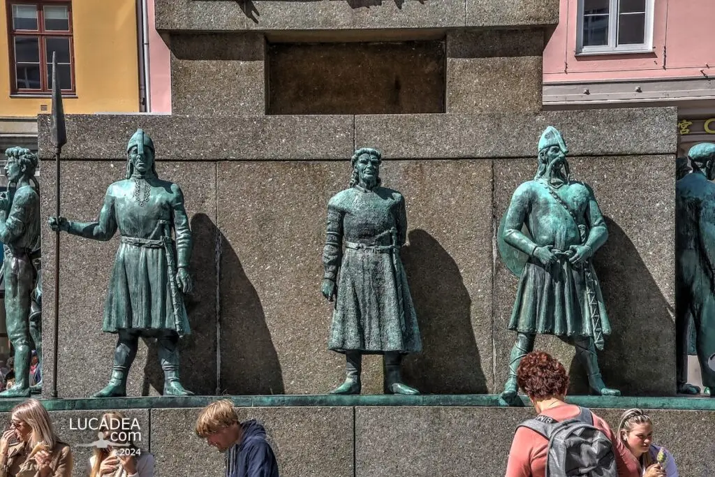 Il monumento ai marinai a Bergen in Norvegia