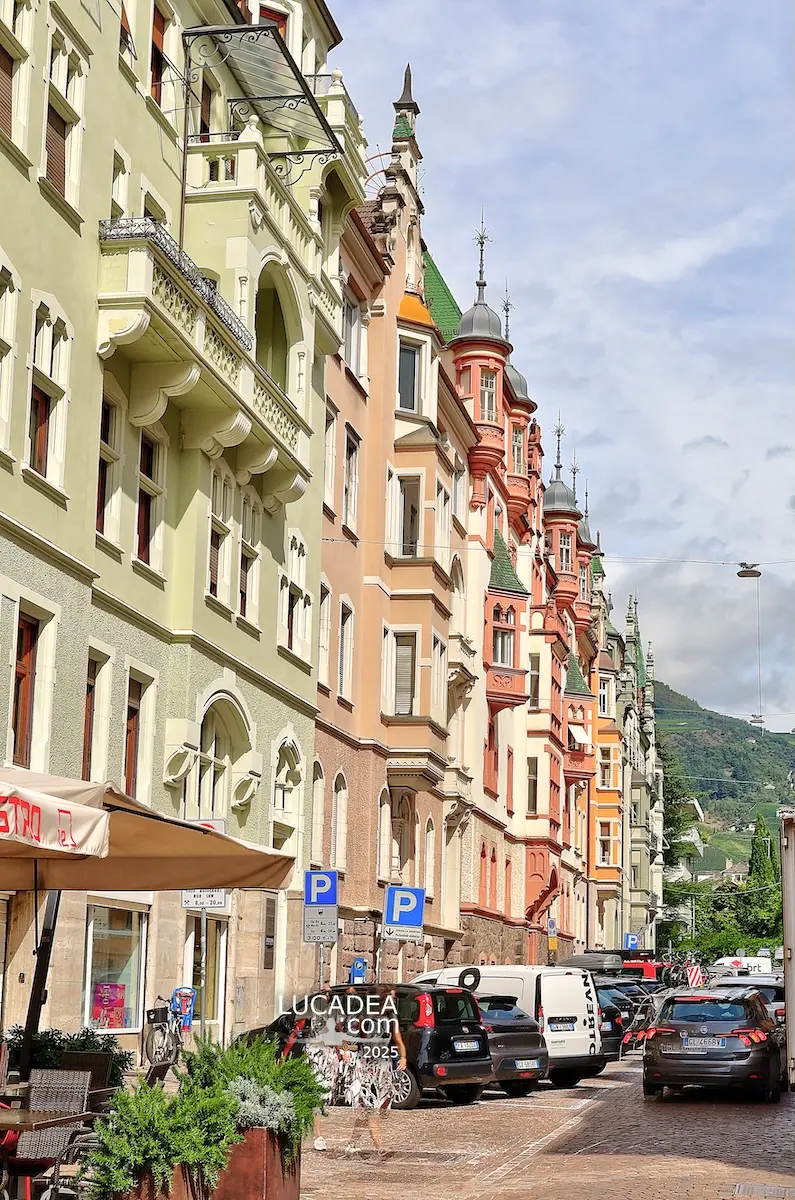 Bolzano e le vie dalle case colorate