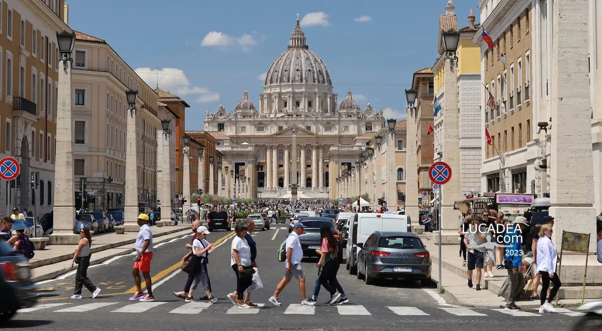 Via della Conciliazione, un passo verso San Pietro