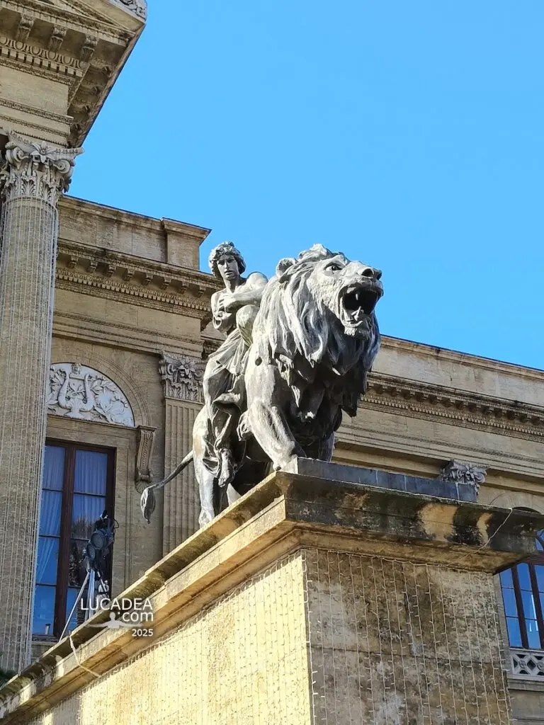 I due leoni del Teatro Massimo di Palermo