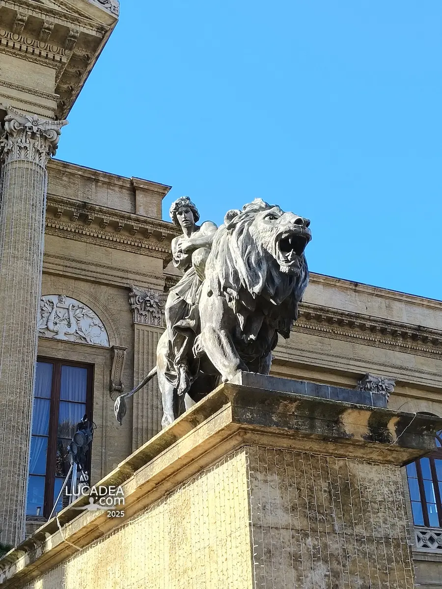 I due leoni del Teatro Massimo di Palermo