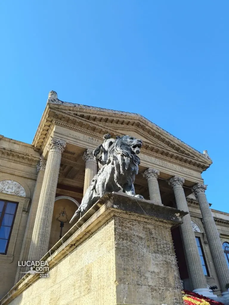 I due leoni del Teatro Massimo di Palermo