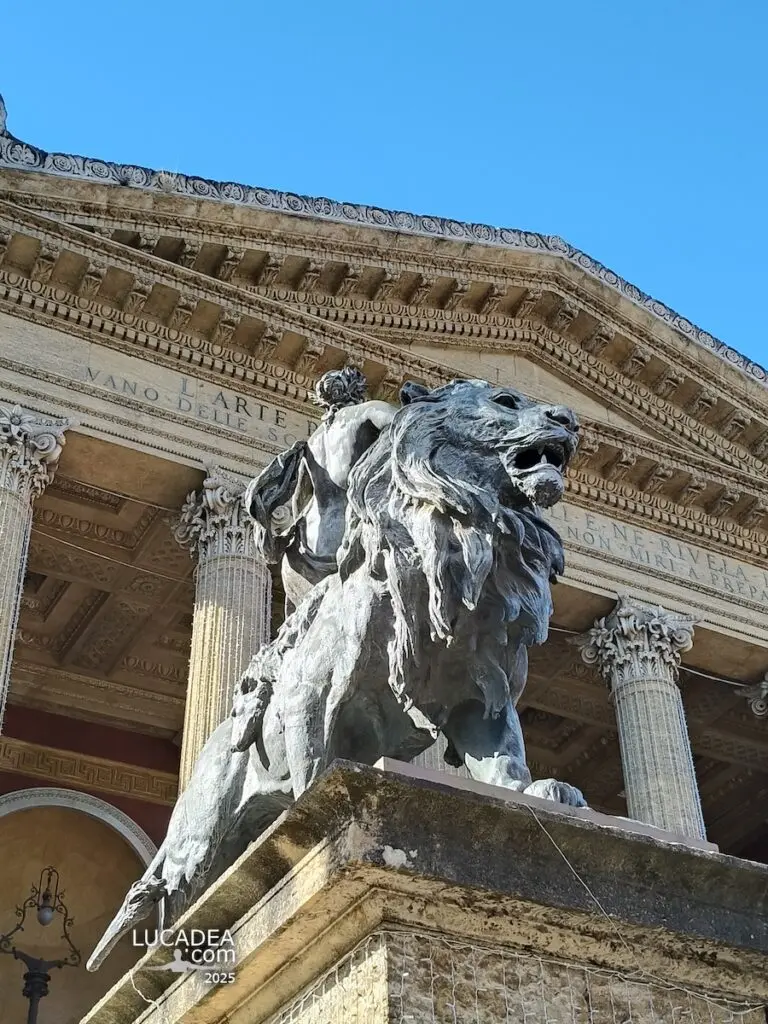 I due leoni del Teatro Massimo di Palermo