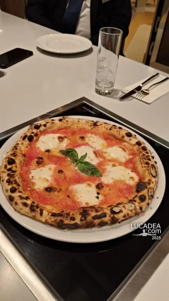Una pizza margherita perfetta a bordo Costa Toscana