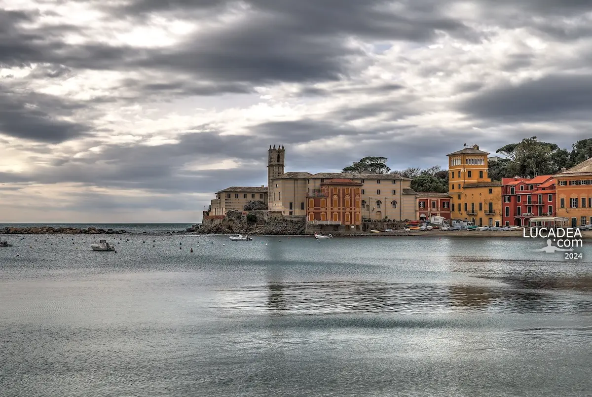 Nuvole e silenzio nella Baia di Sestri Levante