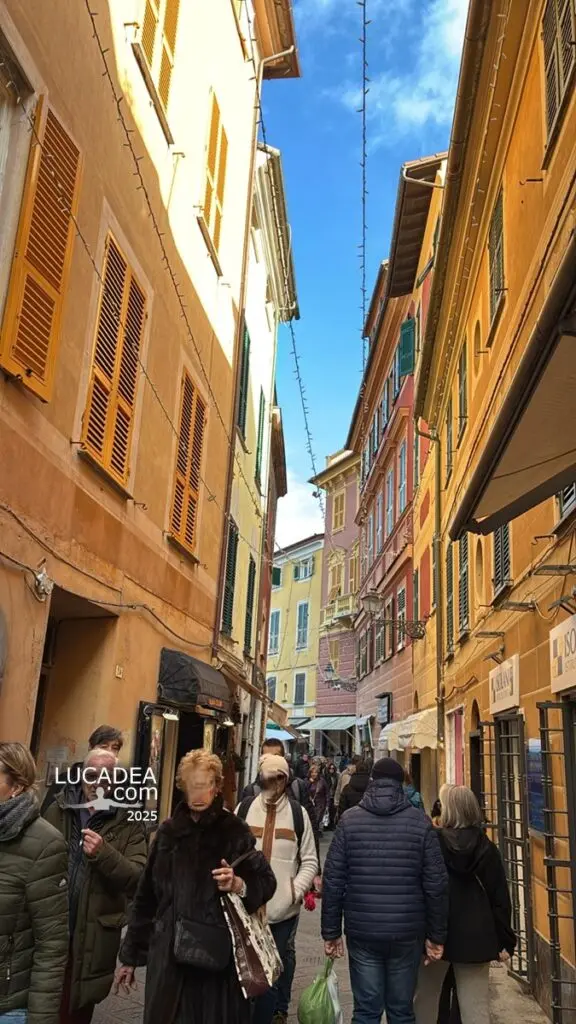Il caruggio di Sestri Levante in inverno