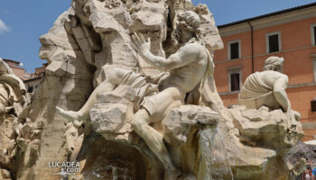 La statua del Danubio nella Fontana dei Quattro Fiumi a Roma